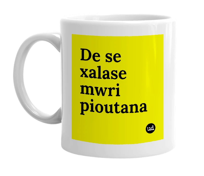 White mug with 'De se xalase mwri pioutana' in bold black letters