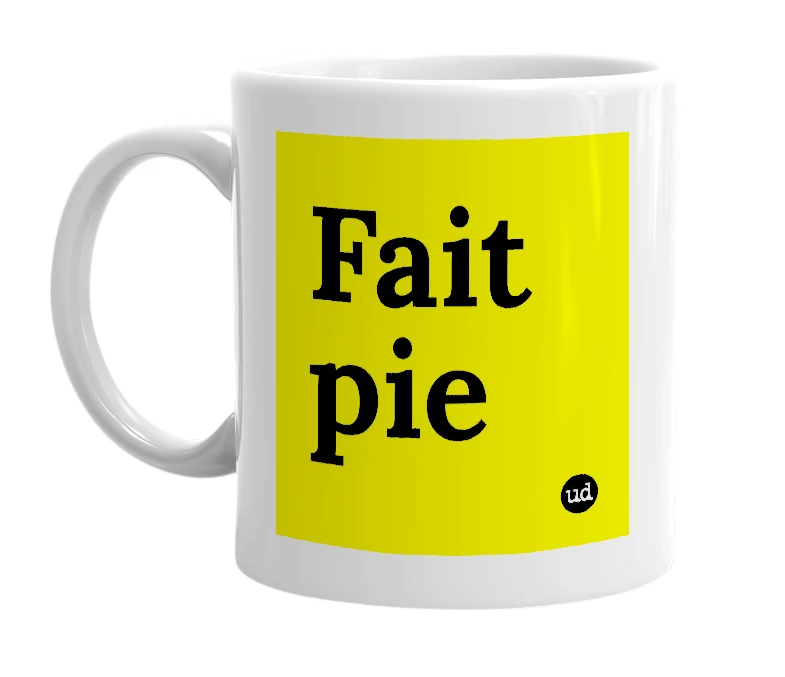 White mug with 'Fait pie' in bold black letters