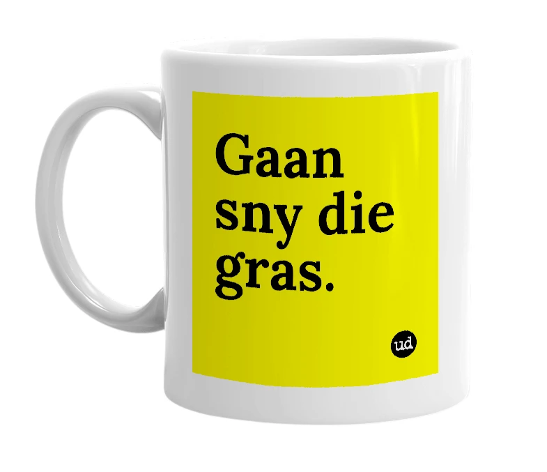 White mug with 'Gaan sny die gras.' in bold black letters