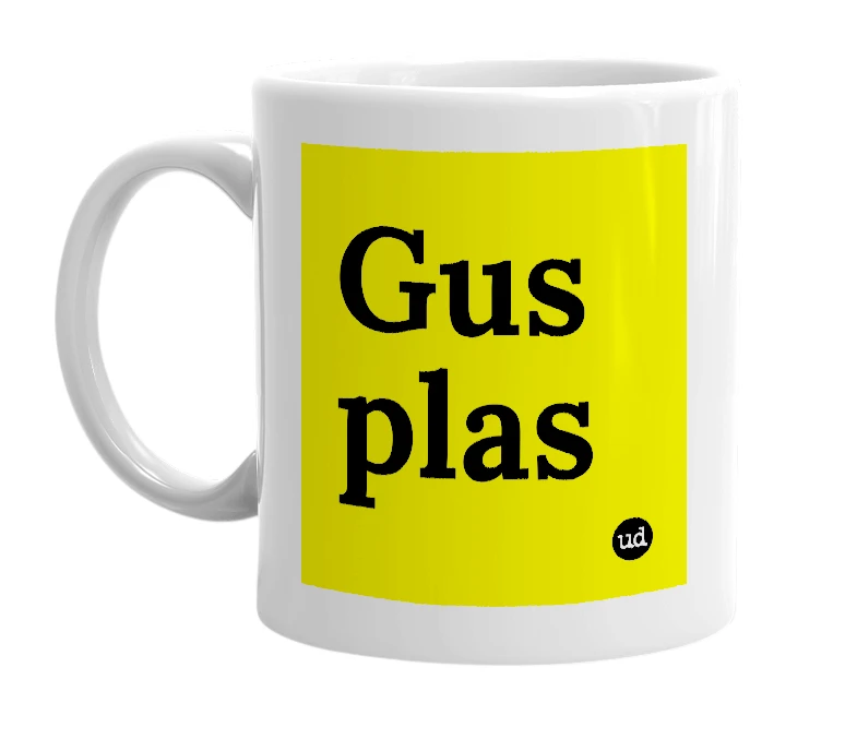 White mug with 'Gus plas' in bold black letters