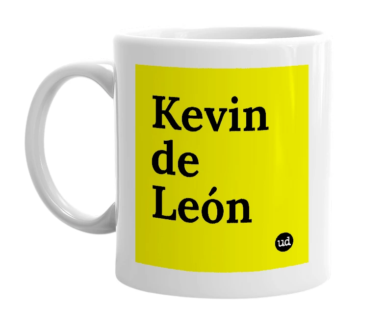 White mug with 'Kevin de León' in bold black letters