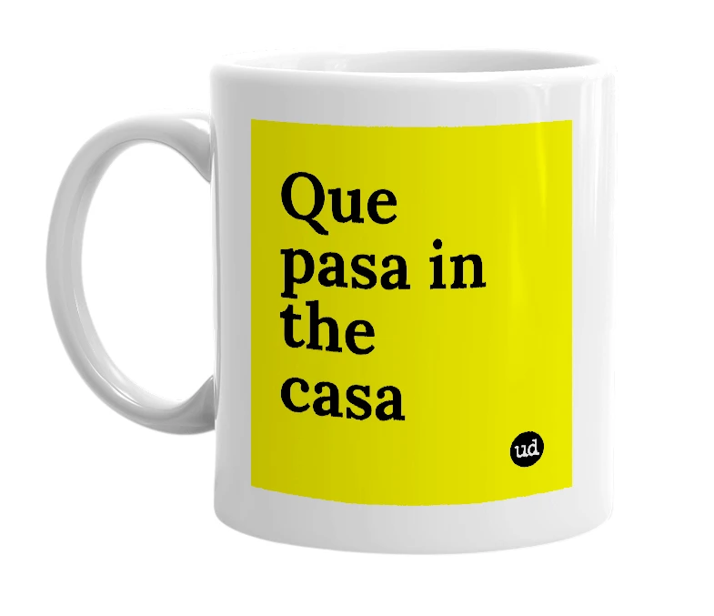 White mug with 'Que pasa in the casa' in bold black letters