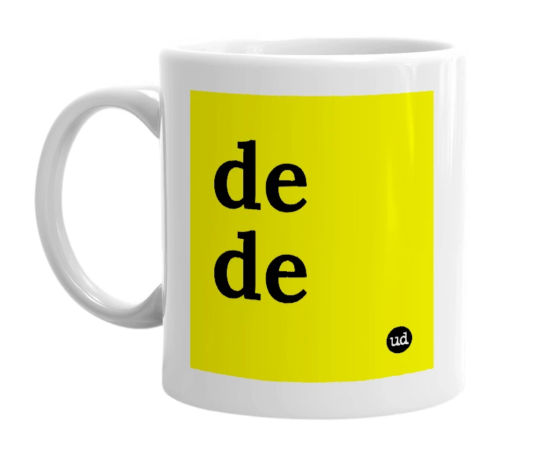 White mug with 'de de' in bold black letters