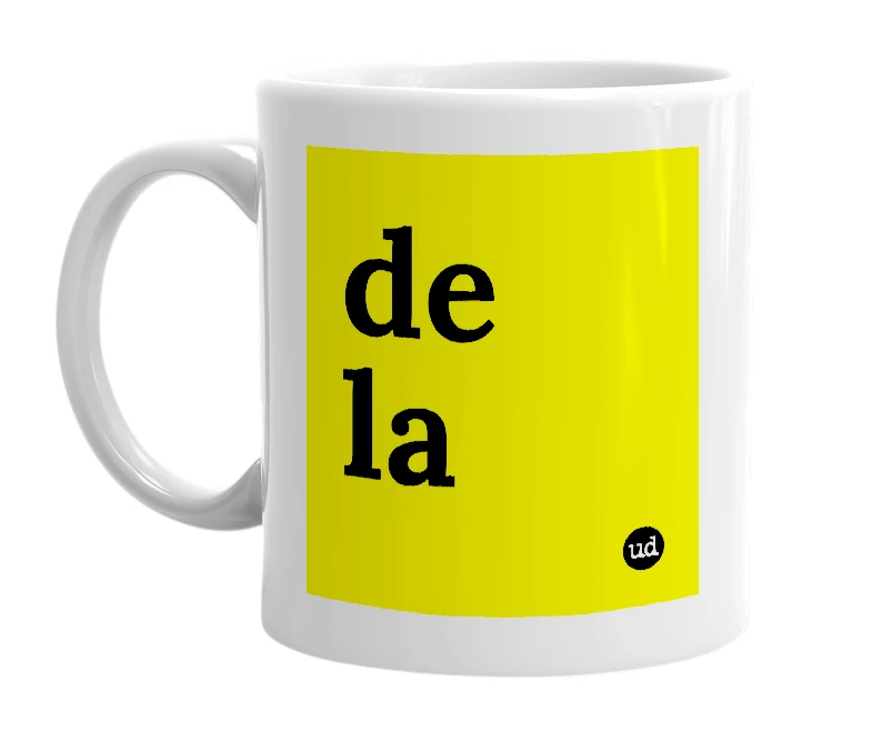 White mug with 'de la' in bold black letters