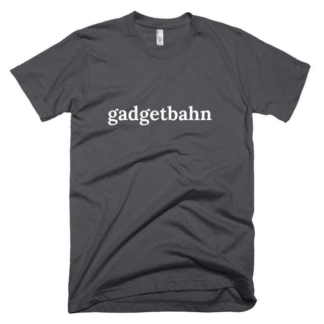 T-shirt with 'gadgetbahn' text on the front